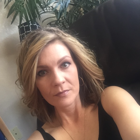 Meet your Posher, Melissa - Picture 1 of 1